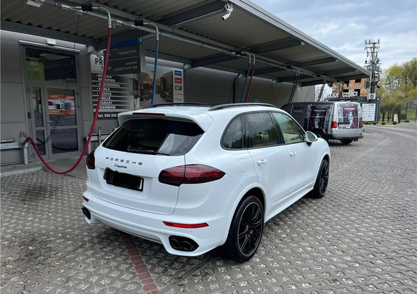 Porsche Cayenne cena 229000 przebieg: 175000, rok produkcji 2017 z Gdańsk małe 781
